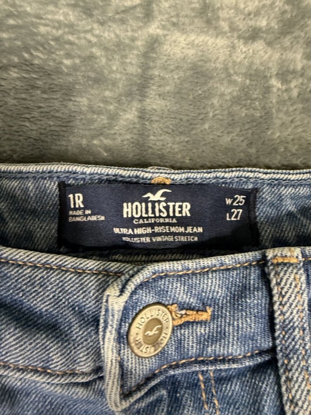 Ultra High-Rise Mom Jeans With Floral Embroidery By Hollister Womens Size 1R - Picture 5 of 10